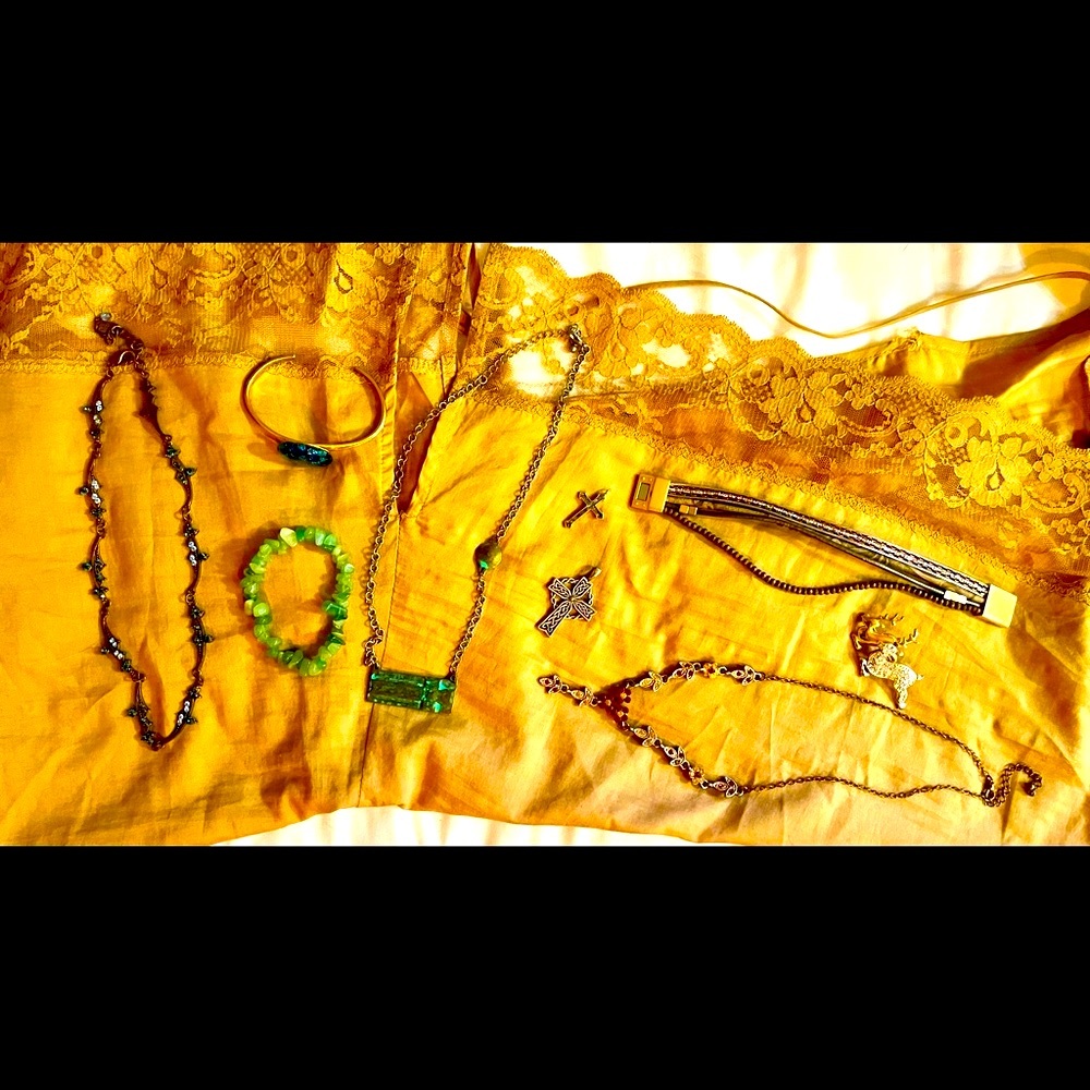 Various gorgeous jewelry items!!